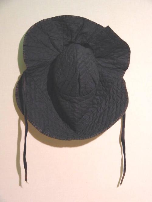 Black Quilted Garden Bonnet