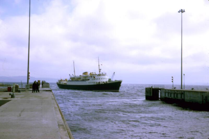 St Ninian (II) approaching the quayside