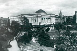 Aberdeen War Memorial and  Art Gallery 