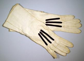 Pair of White Ladies Gauntlet Gloves