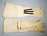 Pair of White Ladies Gauntlet Gloves