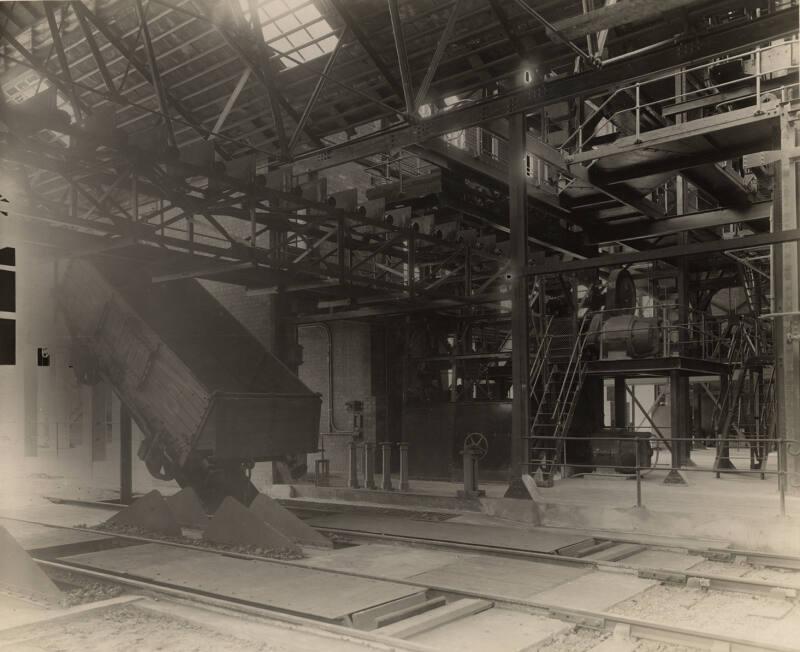 Tippling Coal Wagons, Gasworks