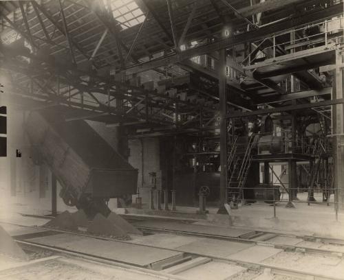 Tippling Coal Wagons, Gasworks