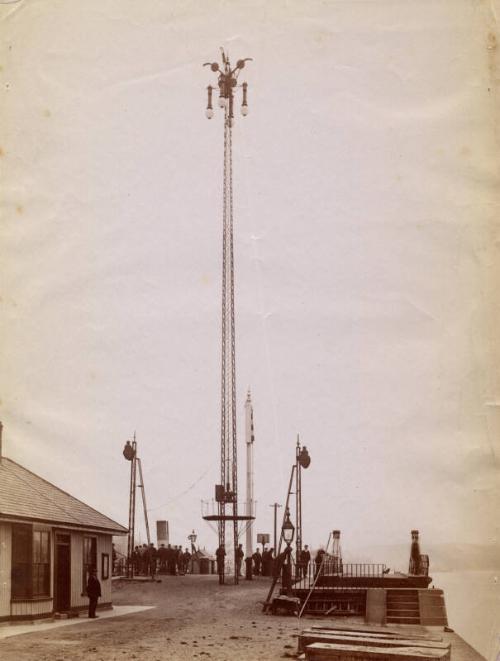 Windsor Type Gas Light at Harbour