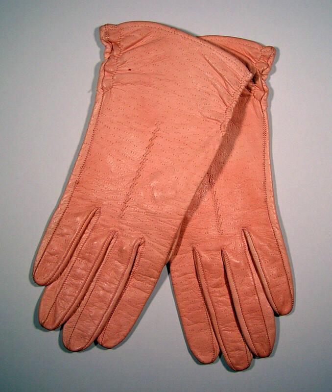 Ladies Leather Gloves With Ruchin