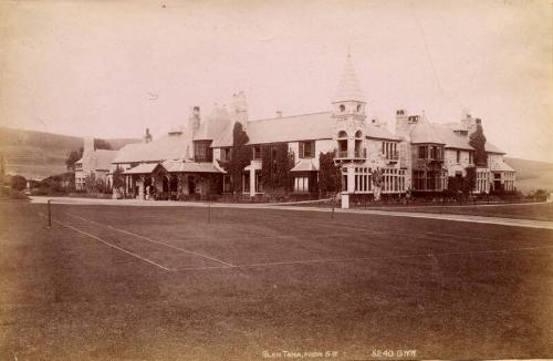 Glen Tana House With Tennis Court