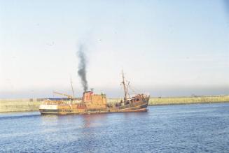 Trawler Paramount leaving Aberdeen harbour