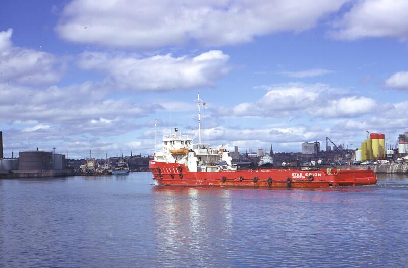 offshore supply vessel Star Orion in Aberdeen harbour