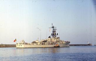 frigate F474 in Aberdeen harbour