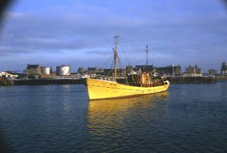 trawler Dinas in Aberdeen harbour