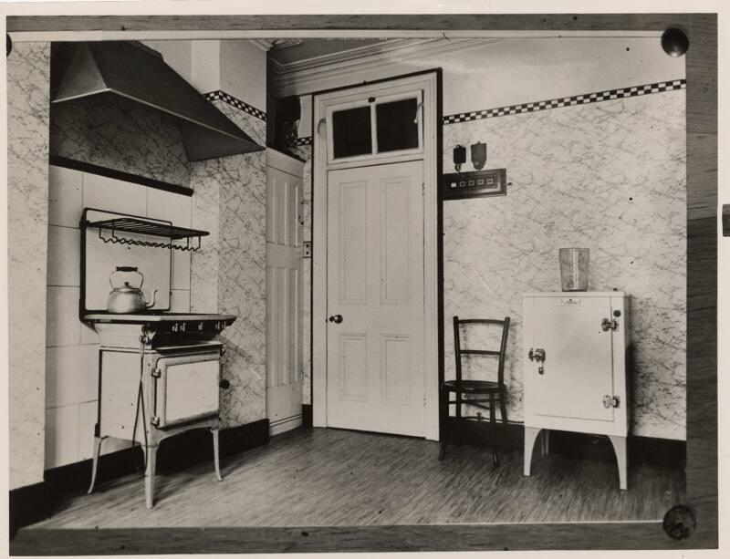 Kitchen with Gas Cooker and Gas Fridge