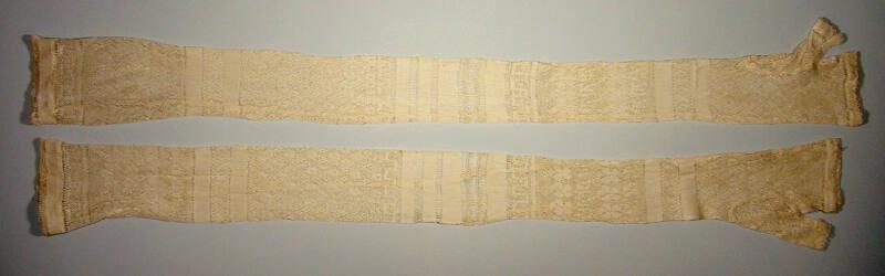 Pair of Cream Silk Mittens