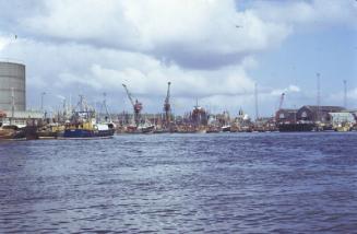 fishing vessels blockading Aberdeen harbour