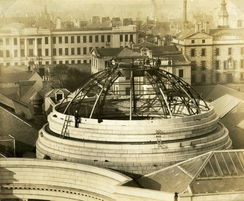 Construction of Memorial Court Dome, Aberdeen Art Gallery