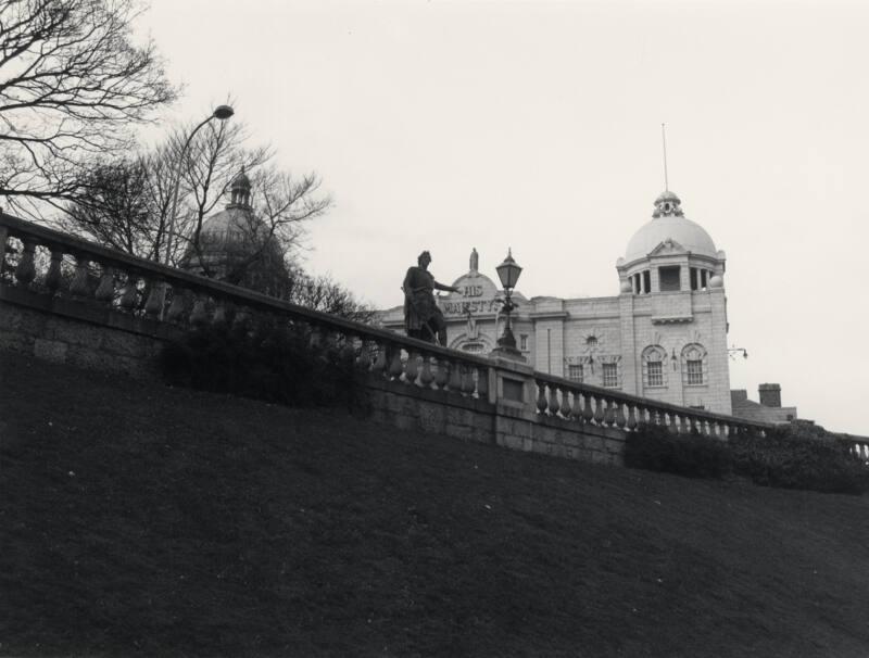 Wallace Statue and His Majestys Theatre from Union Terrace Gardens