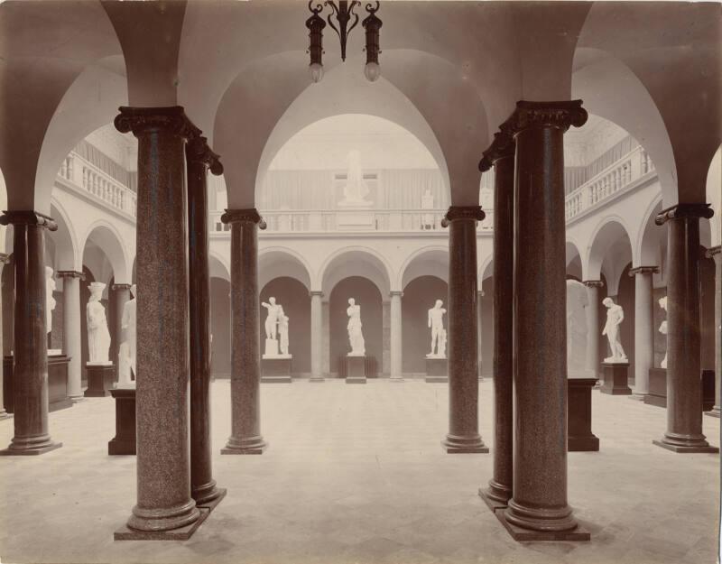 Aberdeen Art Gallery: Front Sculpture Court