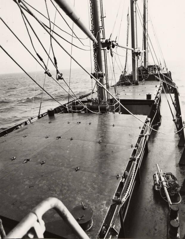 Black and white photograph of the collier Spray (904)