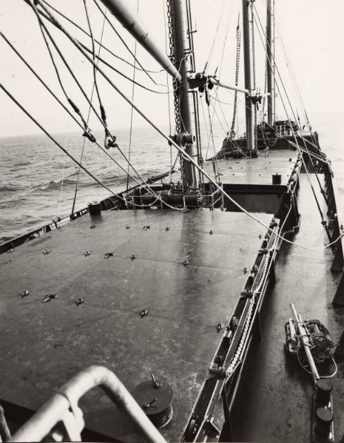 Black and white photograph of the collier Spray (904)