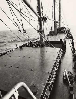 Black and white photograph of the collier Spray (904)