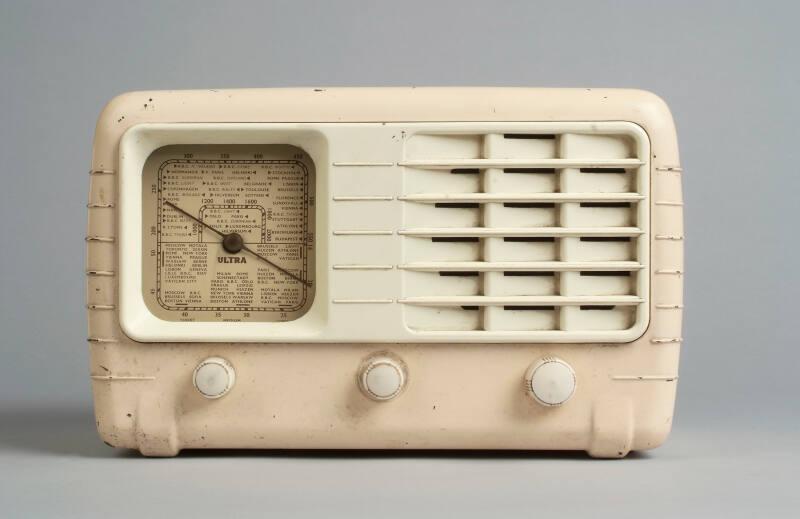 4 Valve Mains Portable