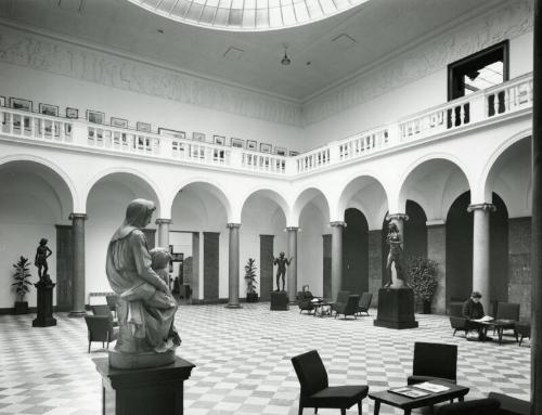 Aberdeen Art Gallery: The Entrance Hall - Centre Court