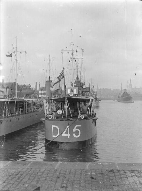 Stern view of HMS Westminster, D45