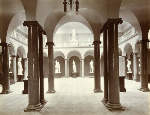 Aberdeen Art Gallery: Front Sculpture Court - Centre Court