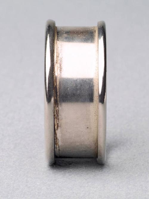 Narrow silver plated napkin ring with rolled edges.
