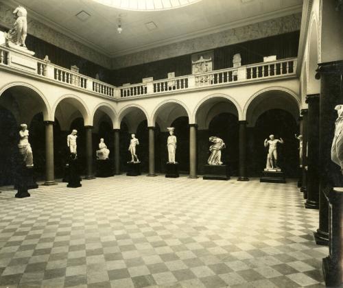 Aberdeen Art Gallery  - Centre Court