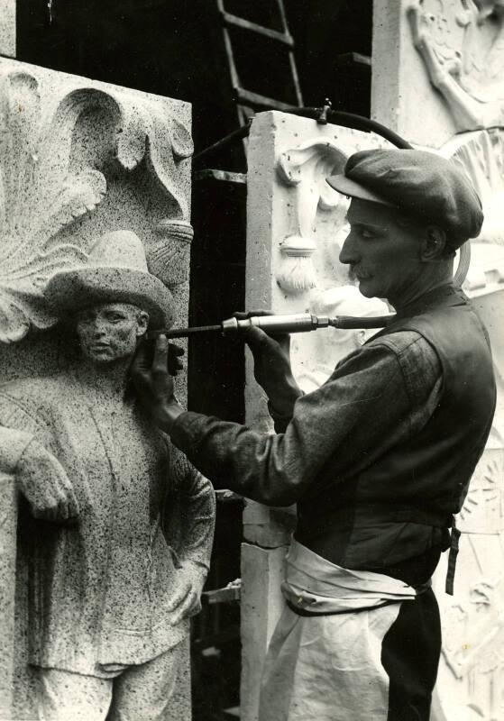 Carving Cowdray Coat Of Arms