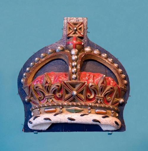 Crown from triumphal arch