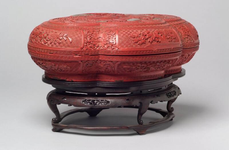 Four Lobed Incense Box and Cover on Stand