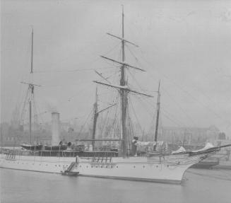 unidentified steam yacht in Aberdeen Harbour
