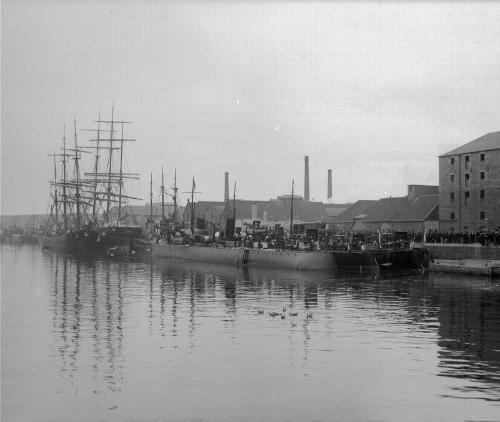 Glass plate showing three steamers