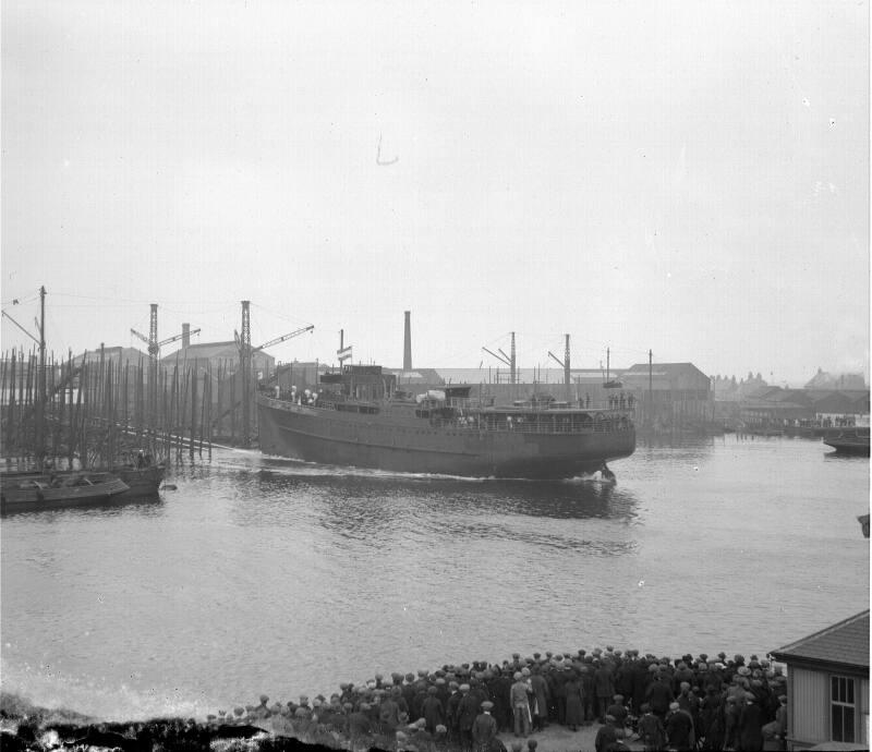 launch of an unidentified steamship, Aberdeen Harbour?