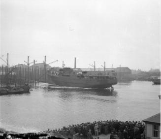launch of an unidentified steamship, Aberdeen Harbour?