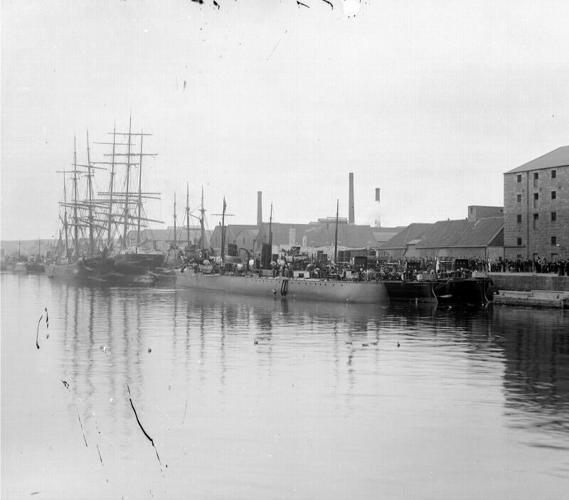 three steamships (Angler, Sturgeon and another) and two sailing vessels, one called Mark Twain