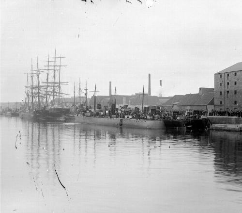 three steamships (Angler, Sturgeon and another) and two sailing vessels, one called Mark Twain