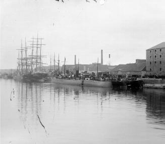 three steamships (Angler, Sturgeon and another) and two sailing vessels, one called Mark Twain