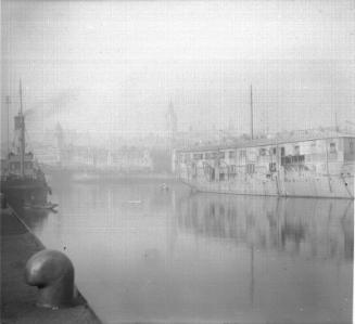 Glass plate with view of Aberdeen Harbour with HMS Clyde in the Upper Dock