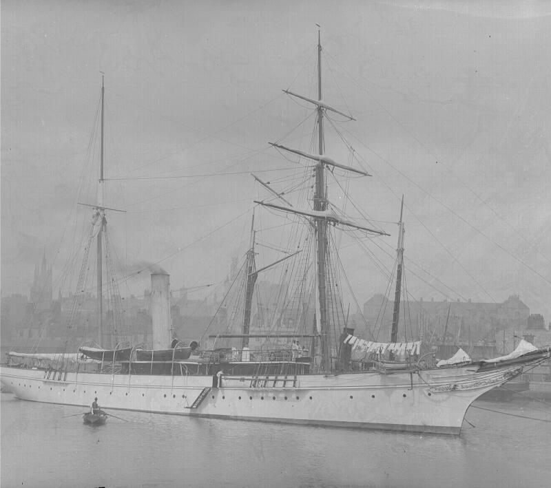 Glass plate with a view of an unidentified steamship in Aberdeen Harbour