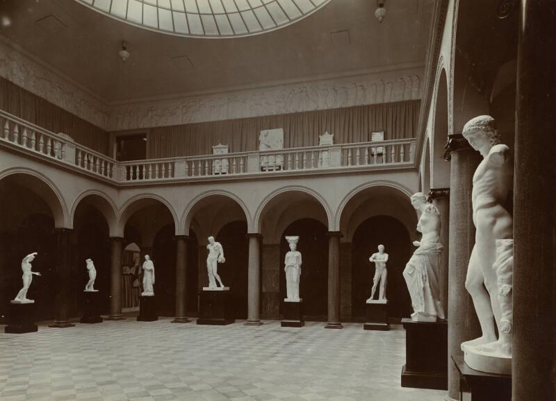 Aberdeen Art Gallery - Centre Sculpture Court