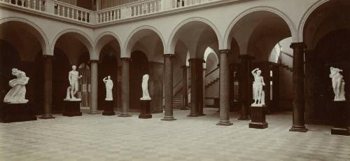 Aberdeen Art Gallery - Centre Sculpture Court