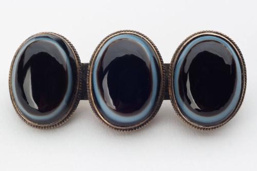 Bulls Eye Onyx Bar Brooch