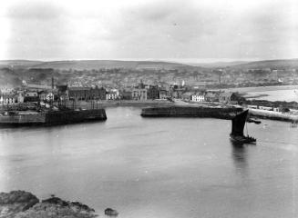 Fifie under sail entering stonehaven harbour, view from the braes