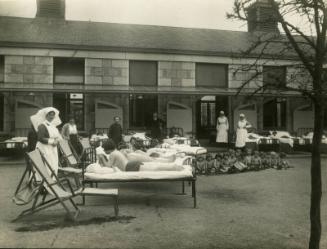 Female Patients Outdoors (with Children) Tuberculosis Treatment