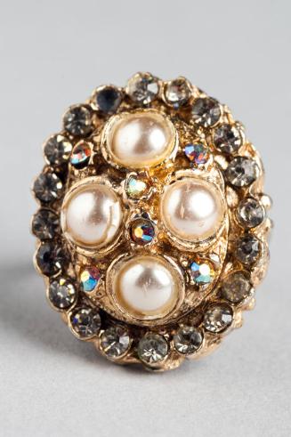 Ring with Oval Cluster