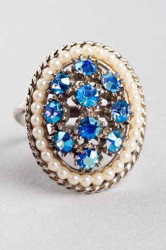 Ring with Blue Oval Cluster