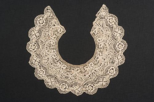 Semicircular Lace Collar