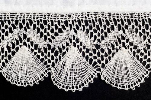 New Pitsligo Lace "Crown Fan" Pattern Edged Mat